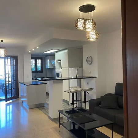 Comfortable In An Elite Area With A Beautiful Veranda Port Saplaya
